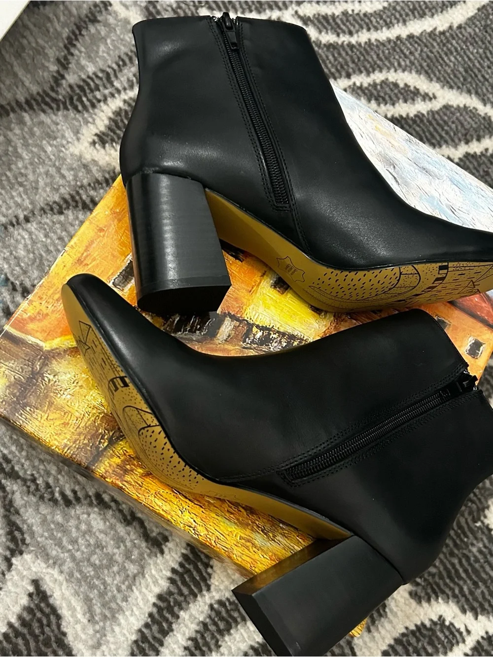 Women’s Bella Vitta Wilma Black Ankle Boots - Sleek Zip-Closure Design Size 7.5